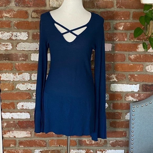 Free People the Andi Long Sleeve Criss Cross sweater in blue size small - Picture 2 of 9